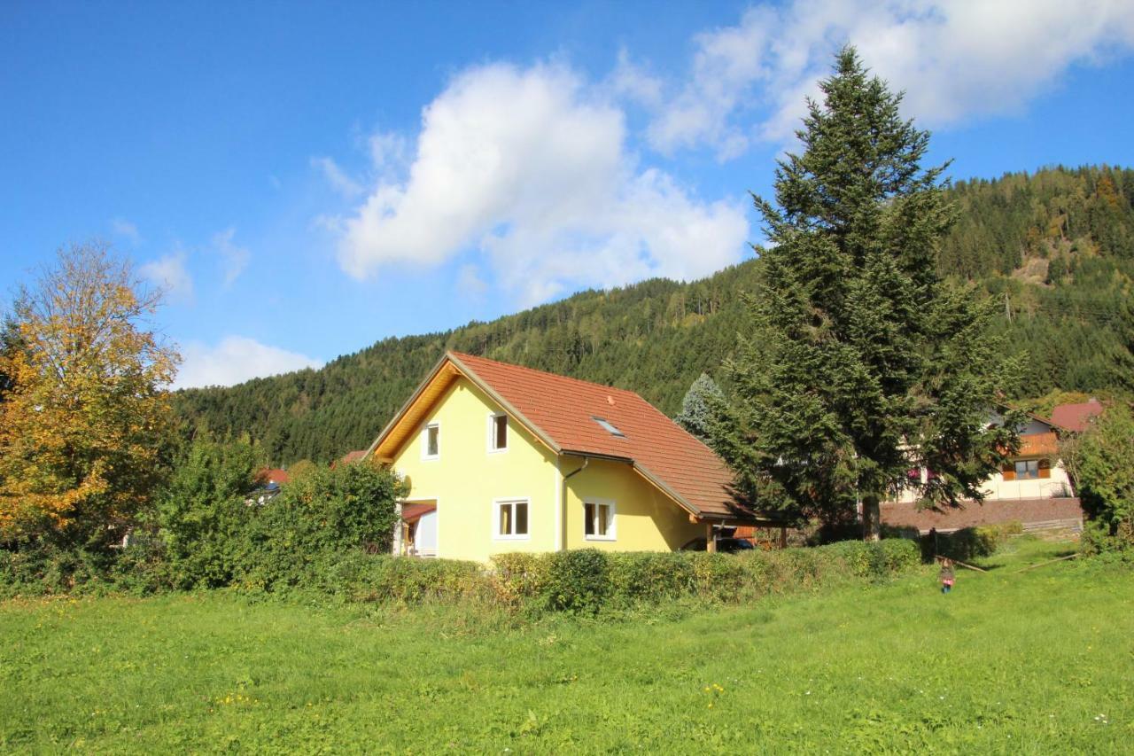 Narrenhaus Villa Fohnsdorf Buitenkant foto
