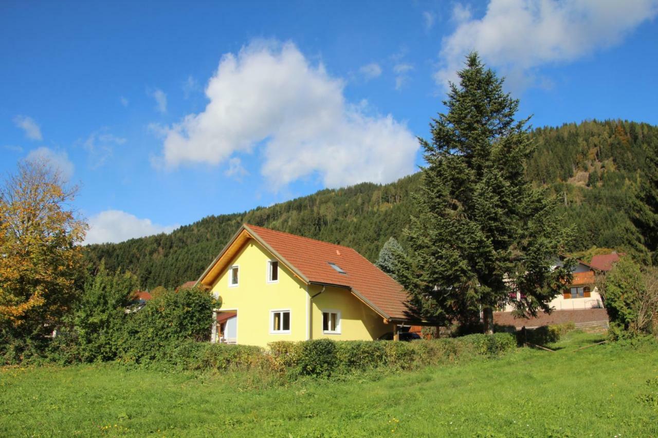 Narrenhaus Villa Fohnsdorf Buitenkant foto